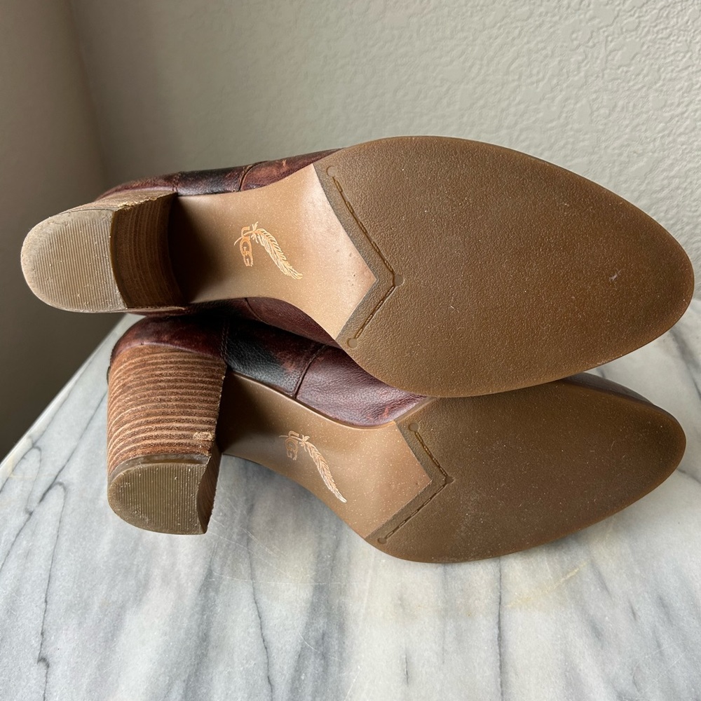 UGG Australia Mackie Boots - Picture 7 of 8